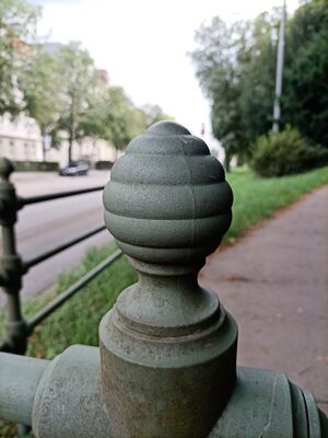 Quelle: Fußgängergeländer an der Schießgrabenstrasse (c)agaritz.