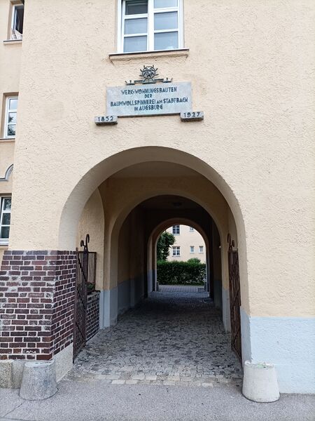 Datei:Wohnhof Kammgarn 3.jpg